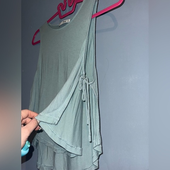 ‘Free’ Women's Teal Sleeveless Tank Top, small - Picture 2 of 3